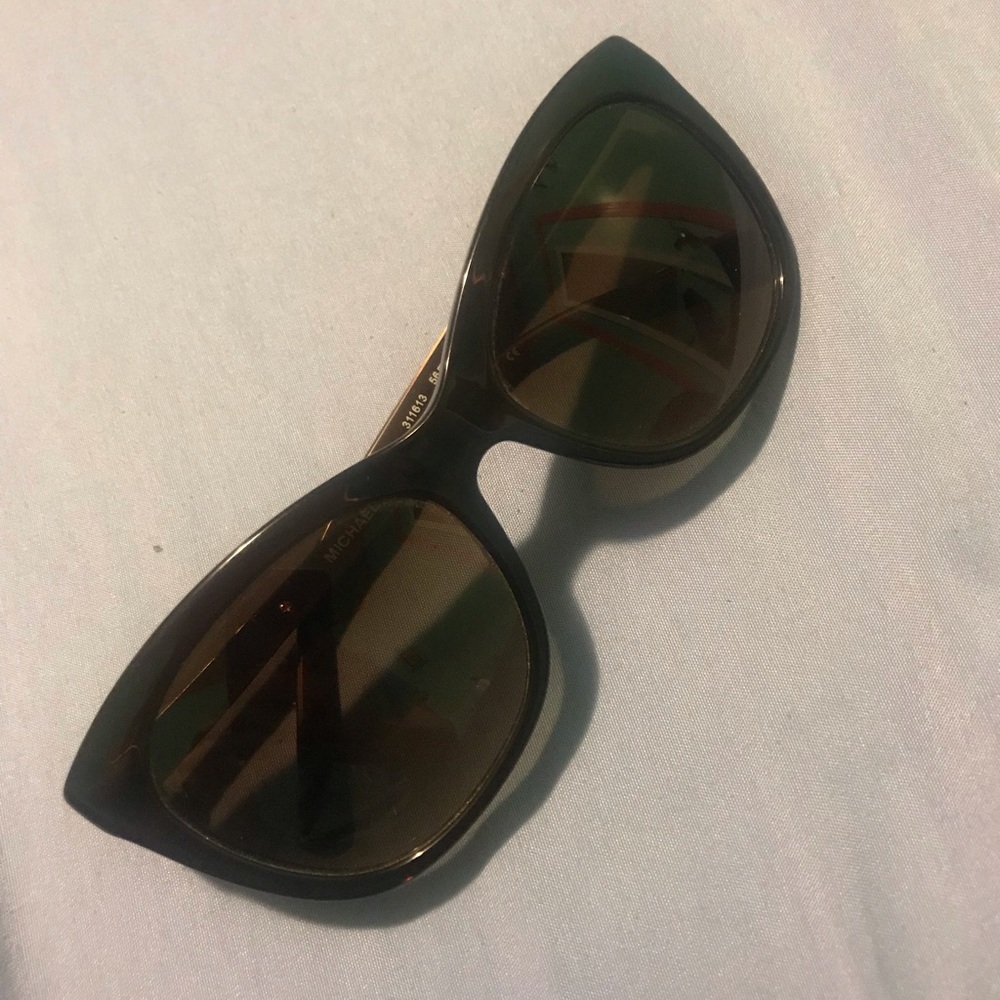 Michael kors.. - Picture 2 of 8